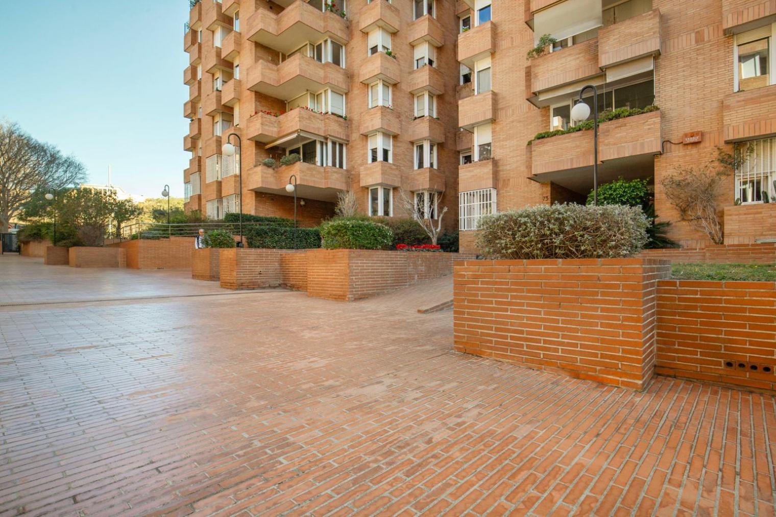 Apartment Blueground Sarria Doorman Fresh Renovation Bcn-120 *